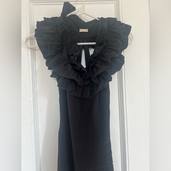 Dresses & Skirts - Wayne black silk maxi dress size 6 with ruffle neckline